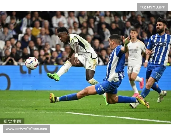 维尼修斯破105天球荒，1V3轰超级世界波亲吻队徽回击嘘声，皇马主场对阵巴列卡诺